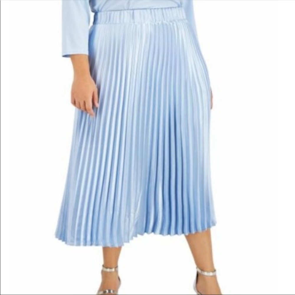 NWT Light blue pleated midi skirt 3x